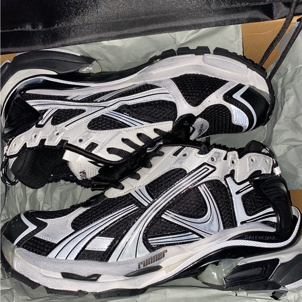 Balenciagas Men's Black and White track runner